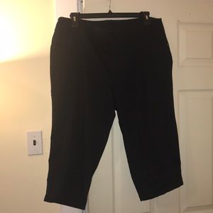 Avenue Black Pull On Capris